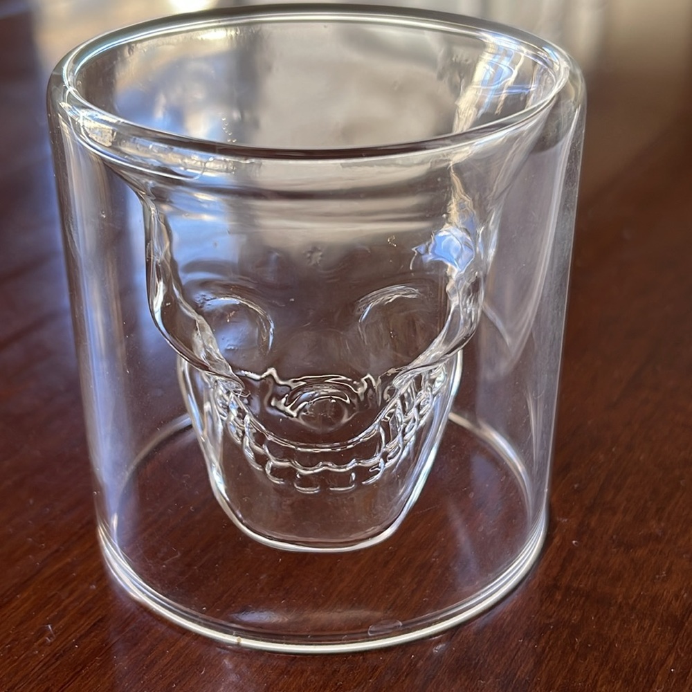 2 X GLASS SKULL SHOT GLASSES - Picture 3 of 8